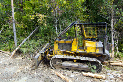 Gosenični traktor za spravilo lesa